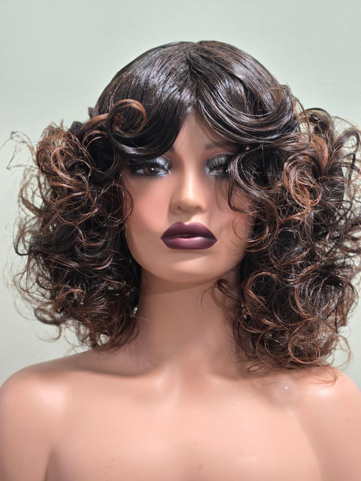Highlighted curly wig